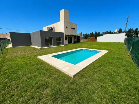 Casa 2 ambientes con 1 baño
