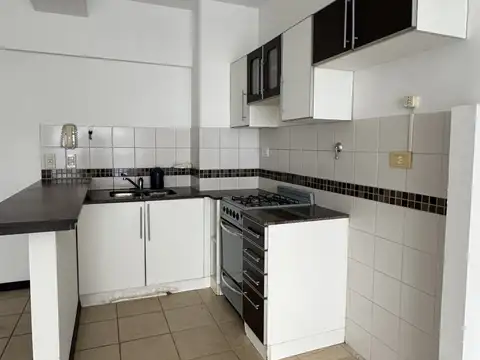Coronel Ramón Lorenzo Falcón 5200, Piso 2
