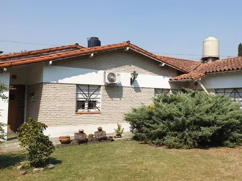 Casa de 5 ambientes en Francisco Alvarez - Ideal 2 familias