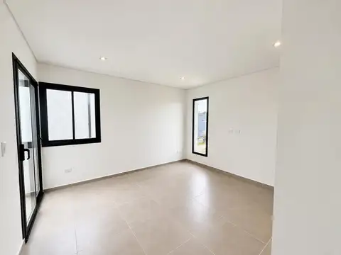Pilar del Este Sta. Lucia al 4200
