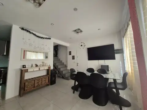 Depto Tipo Casa en Venta de 3 ambientes