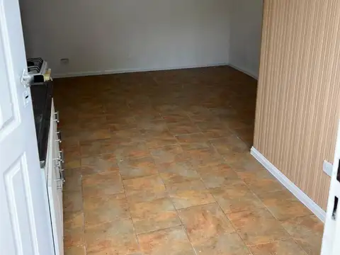 Depto Tipo Casa en Alquiler en Burzaco, $ 350.000