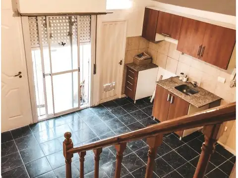 Duplex de 3 amb. con cochera/balcón/lavadero
