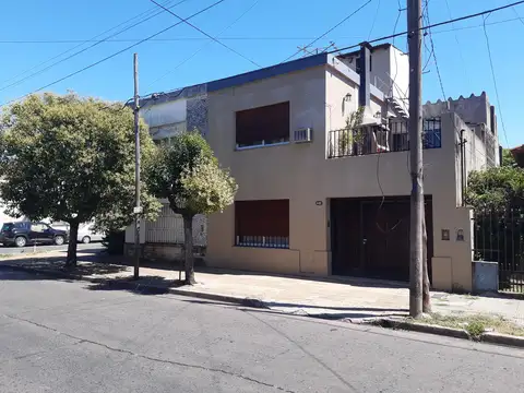 Venta Casa en lote propio Haedo Sur