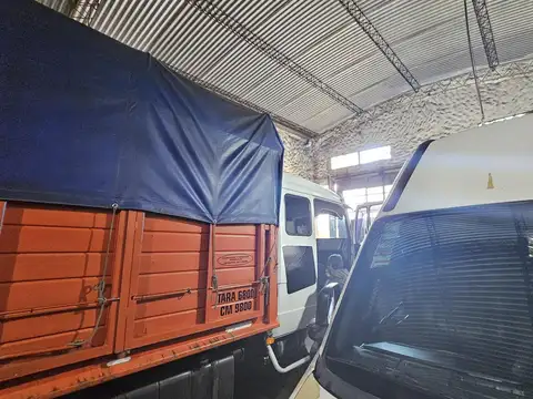 Galpon con casa al fondo excelente estado