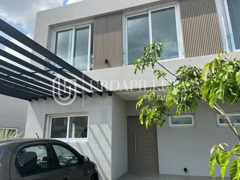 Townhouse en venta o alquiler Pilará Pilar
