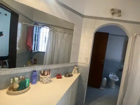 Venta casa con pileta 4 ambientes