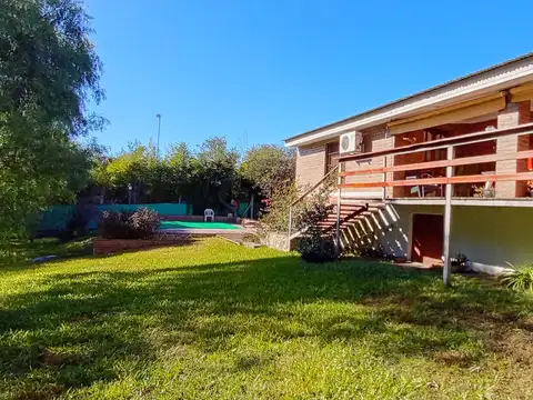 Venta - Casa de Categoría en Villa Los Aromos 