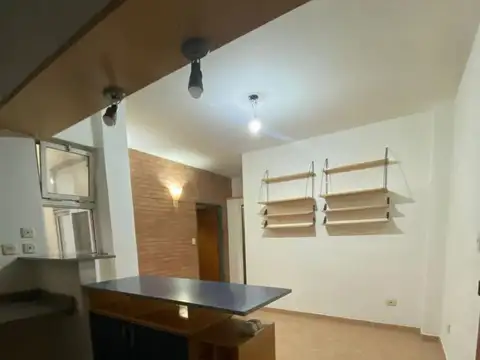 2 Ambientes - Lateral - Excelente Ubicacion