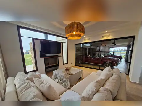 Casa 6 ambientes con 2 baños