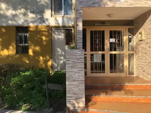 Osvaldo Cruz 3800 3er p Pompeya 2amb U$38000