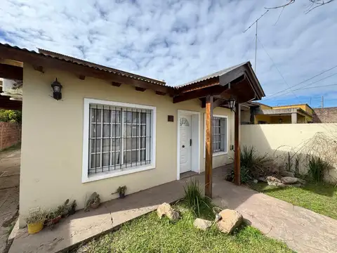 OPORTUNIDAD! Casa en venta a 5' del centro de Escobar - ID 5044