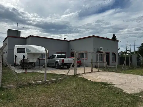 Venta, Alquiler, Casa, 5 Ambientes, Jardín, Patio, Quincho, Parrila, Pileta, Cocheras, Moreno.
