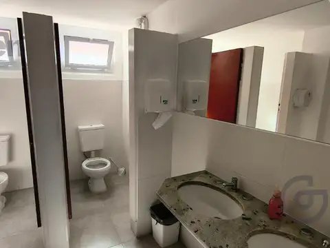 Oficina 2 ambientes con 2 baños