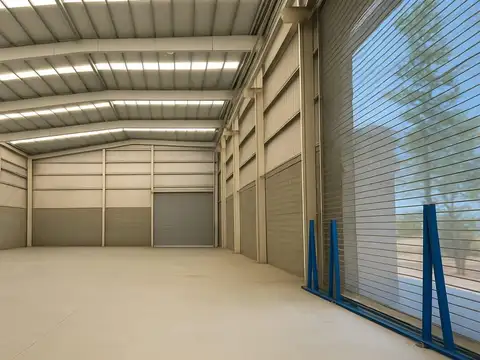 Alquiler Local con Deposito sobre Panamericana