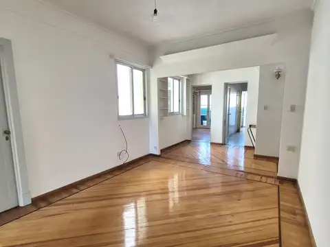 Av. Belgrano 2600, Piso 5