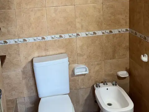 Depto Tipo Casa en Alquiler en Lomas del Mirador, $ 900.000