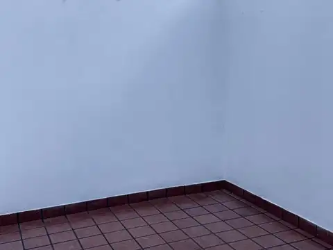 Depto Tipo Casa en Alquiler en Lomas del Mirador, $ 900.000