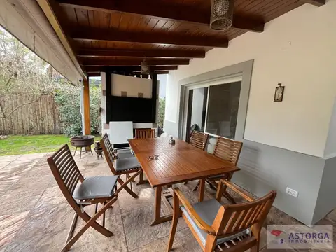 Excelente casa en alquiler amoblado en San Carlos C.C