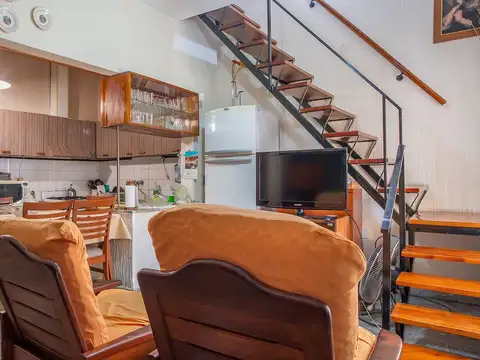 VENTA Casa al frente con cochera y casa interna