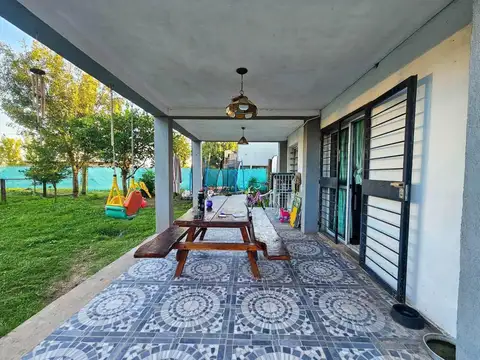 Casa en Venta con 2 cocheras
