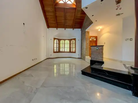 Casa 7 ambientes con 5 baños