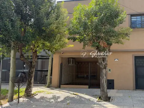 Casa en venta c/ cochera en Campana