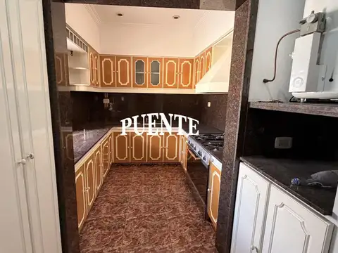 Casa 5 ambientes con 2 baños