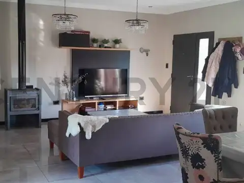 Venta de Casa 4 AMBIENTES en Luján