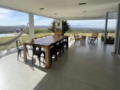 Casa en venta en barrio Los Zarzos, San Lorenzo