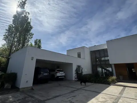 Casa en Venta en Los Zarzos De San Lorenzo, USD 730.000