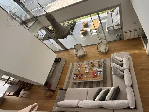 Casa en Venta con 2 cocheras