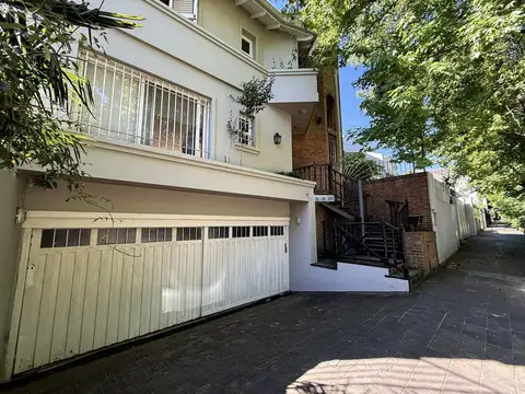 Casa en Venta, 3 Plantas, Jardín y Cochera - Martínez, San Isidro