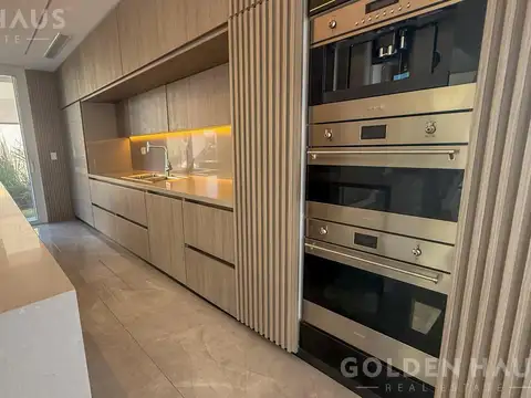 Casa 5 ambientes con 4 baños