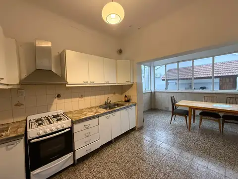 VENTA 4 AMB. P.A, A POCAS CUADRAS DE UNICENTER!
