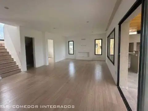 Casa 4 ambientes con 3 baños