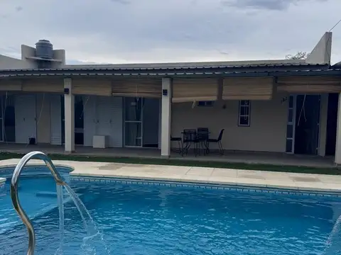 Casa en Venta con 2 cocheras