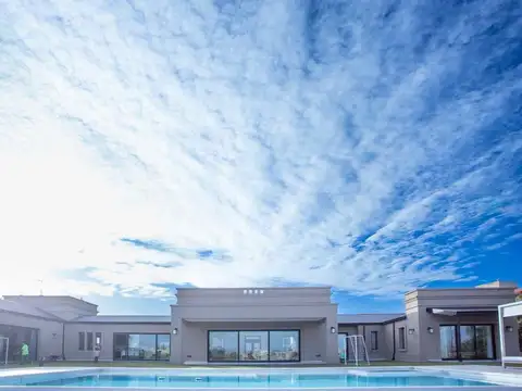 Casa 6 ambientes con 5 baños