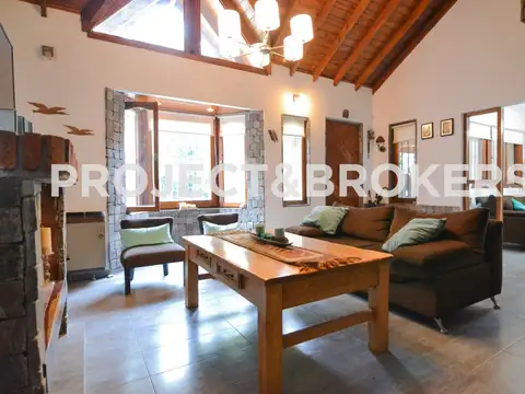 FANTÁSTICA CASA EN PARQUE LELOIR