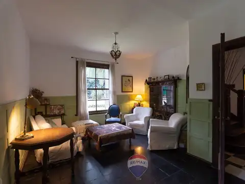 Casa 9 ambientes con 3 baños