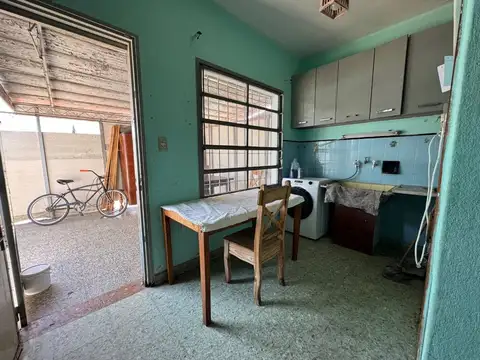 CASA 3 AMB + LOCAL 200m2 CUB EN VENTA TEMPERLEY