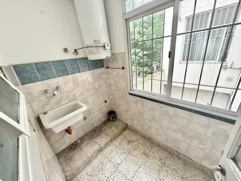 Almafuerte 1800, Piso 1