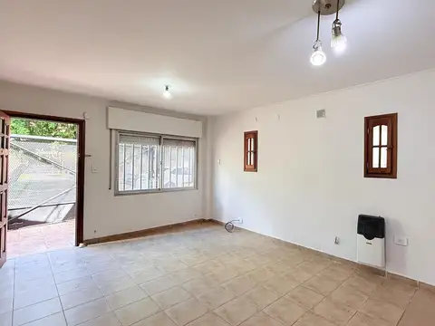 Apto Credito/Venta Casa Dos Dormitorios Mas Comodin Y Patio. Zona Sur