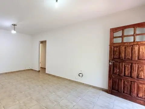 Casa 6 ambientes con 2 baños