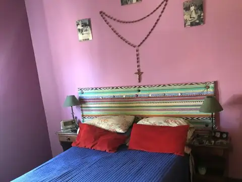 TRIPLEX DE 5 AMBIENTES, CON DOS COCHERAS, ACEPTA PERMUTA, AVELLANEDA.