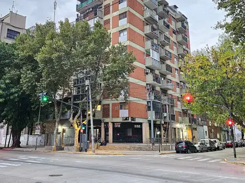 2 AMBIENTES al FRENTE, con BALCON, a pasos de Av. PATRICIOS