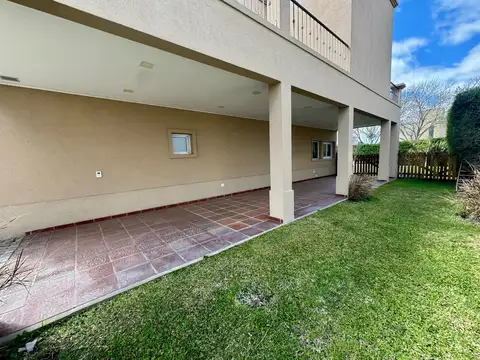 Casa en Alquiler en Barrancas de Iraola, USD 2.700