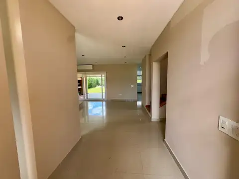 Casa 5 ambientes con 3 baños