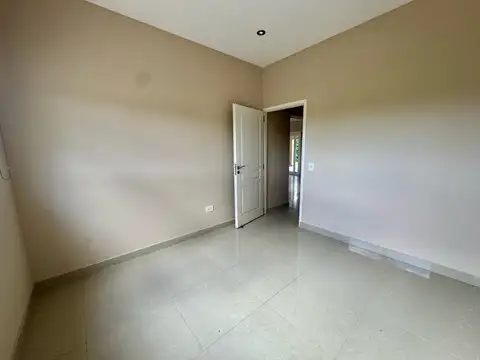 Casa de cinco ambientes en alquiler - Barrancas de Iraola - Berazategui 
