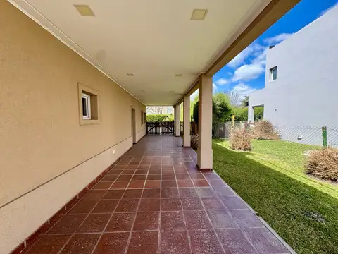 Casa en Alquiler de 4 dormitorios